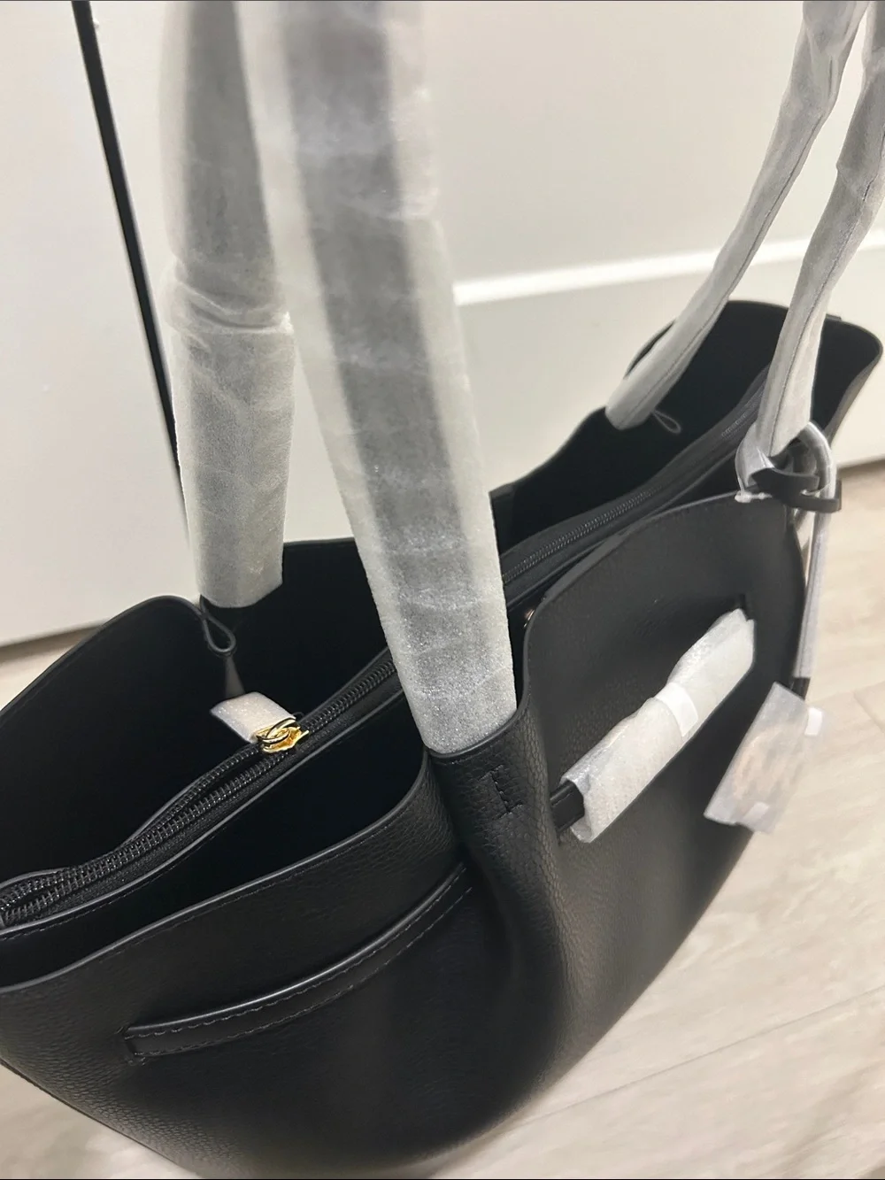 Michael Kors (NWT) Carson Large Pebbled Leather Tote Bag